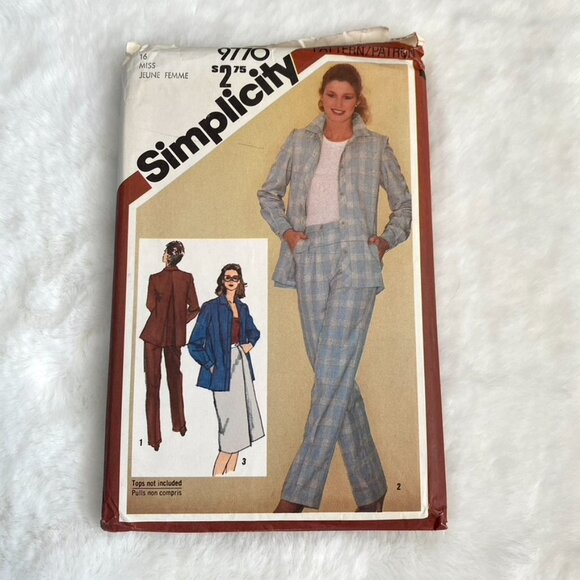 2 Simplicity Sewing Patterns - Picture 2 of 5